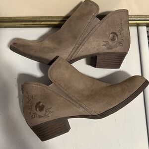 Women's Tan Ankle Boots with embroidery side